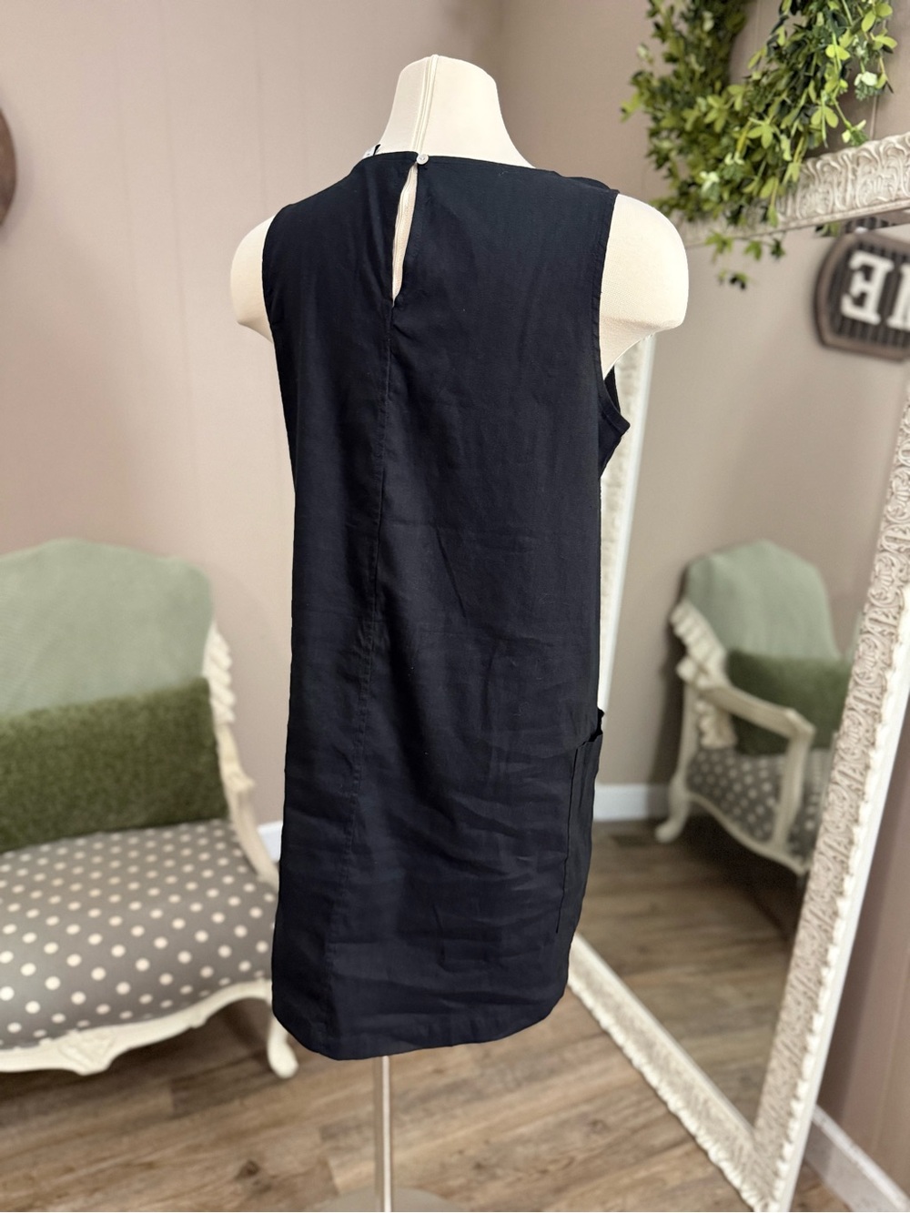 Halston • Linen Blend Sleeveless Shift Dress - Picture 10 of 13